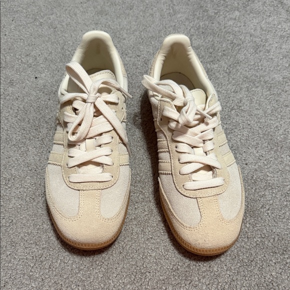Adidas Cream and Tan Sambas - Picture 3 of 7